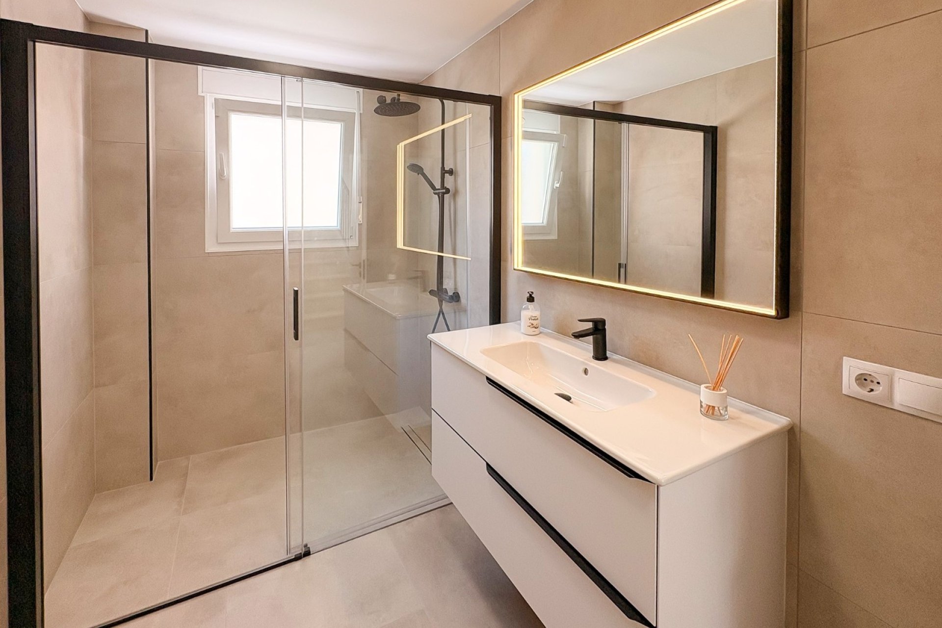 Herverkoop - Villa -
El Campello - Pueblo Acantilado - Venta Lanuza