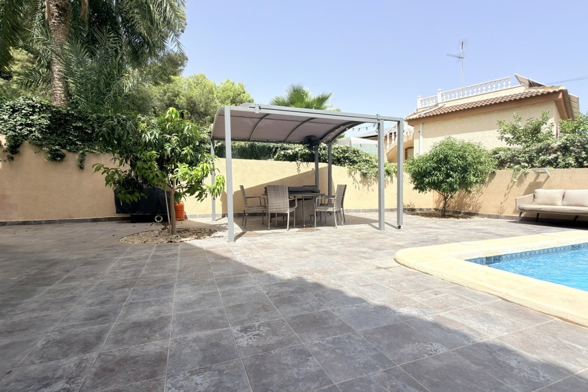 Herverkoop - Villa -
El Galan - Inland