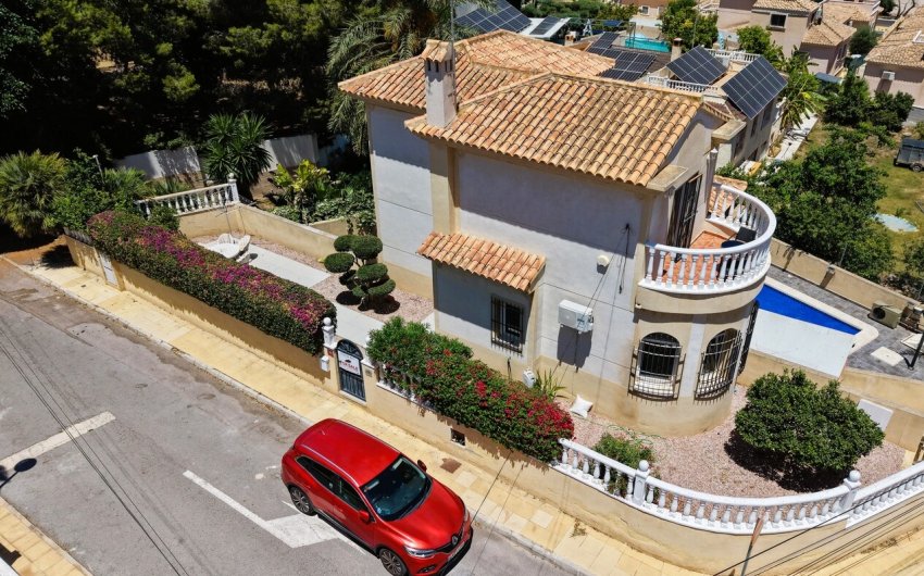 Herverkoop - Villa -
El Galan - Inland