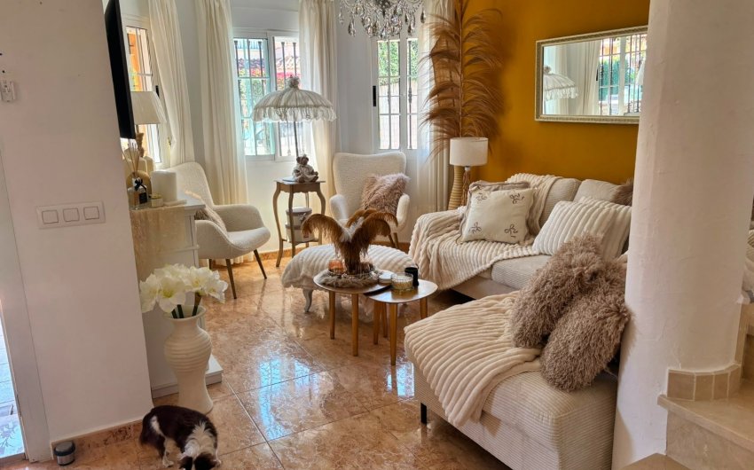 Herverkoop - Villa -
El Raso - Costa Blanca
