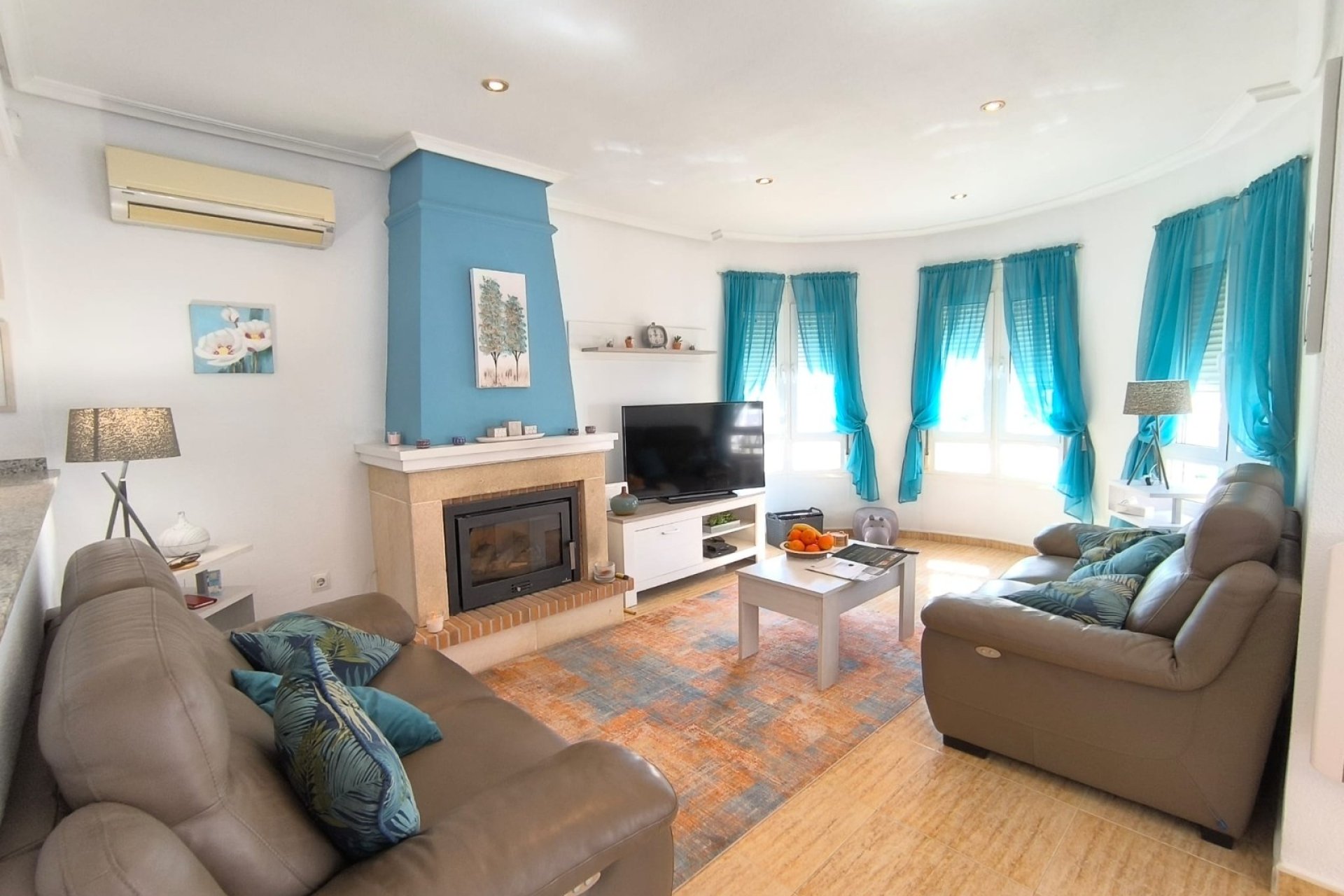 Herverkoop - Villa -
El Raso - Costa Blanca