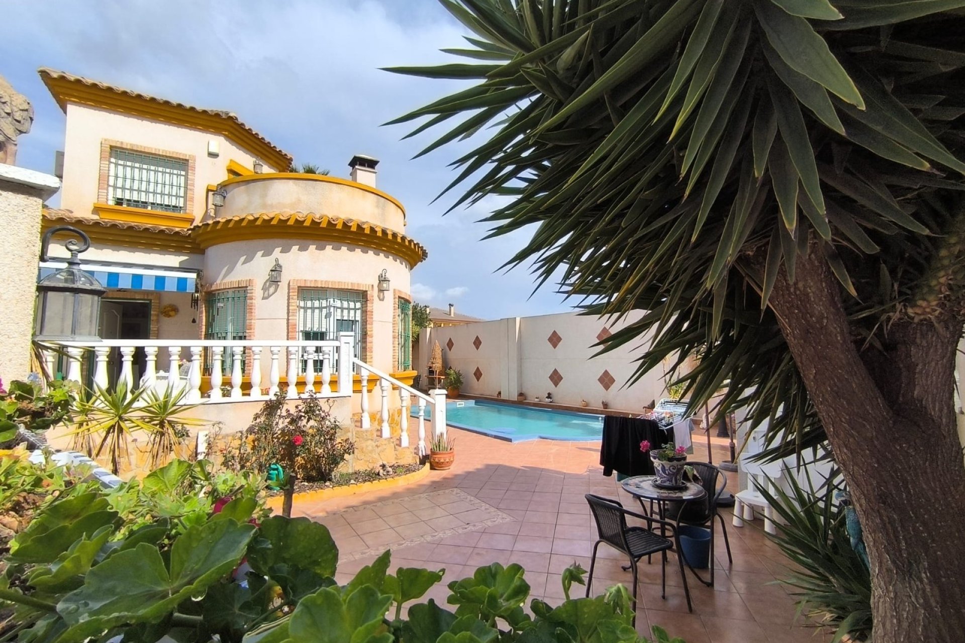 Herverkoop - Villa -
El Raso - Costa Blanca