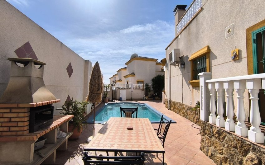 Herverkoop - Villa -
El Raso - Costa Blanca