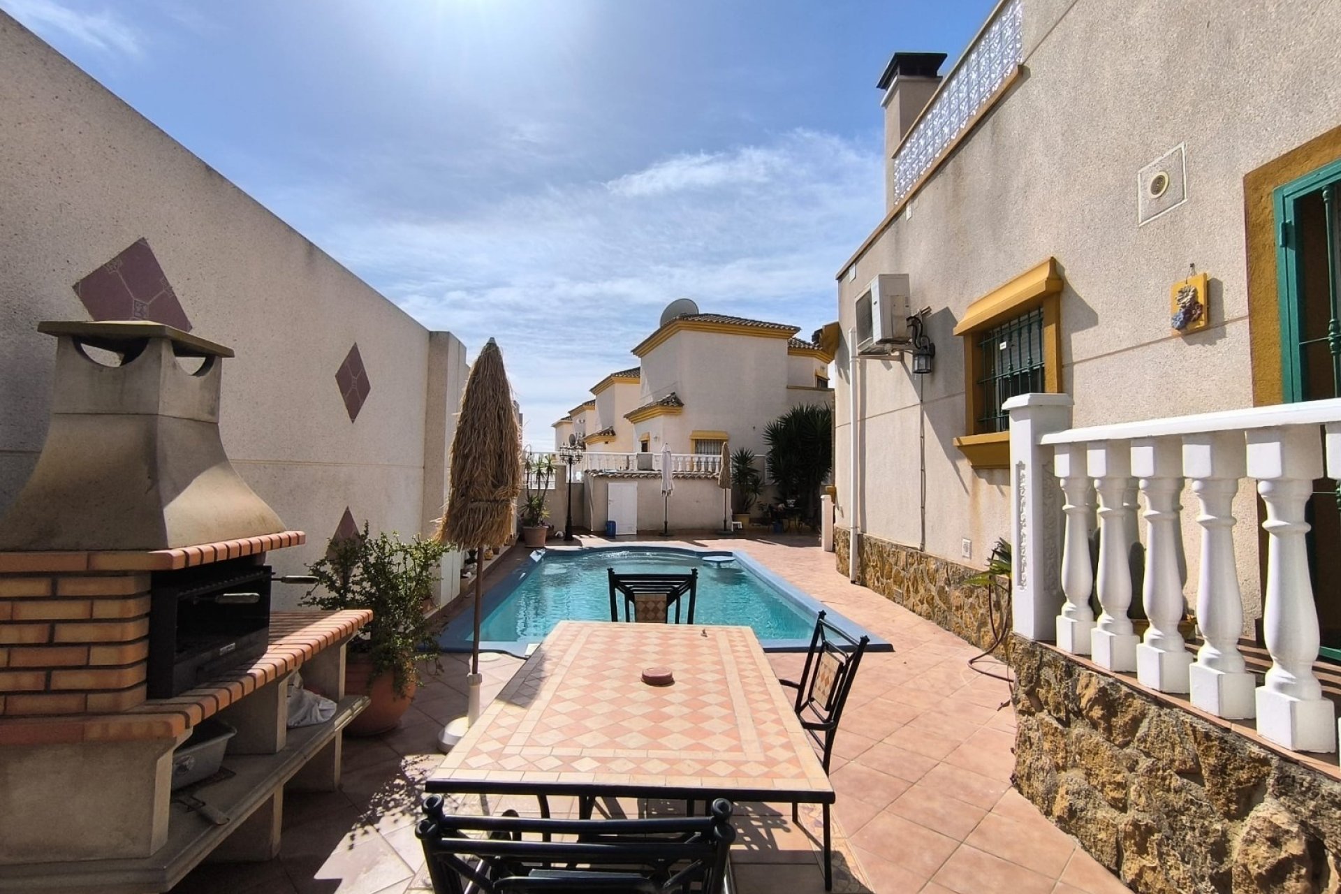 Herverkoop - Villa -
El Raso - Costa Blanca