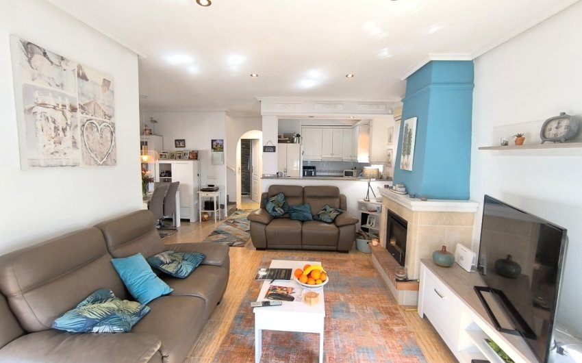 Herverkoop - Villa -
El Raso - Costa Blanca