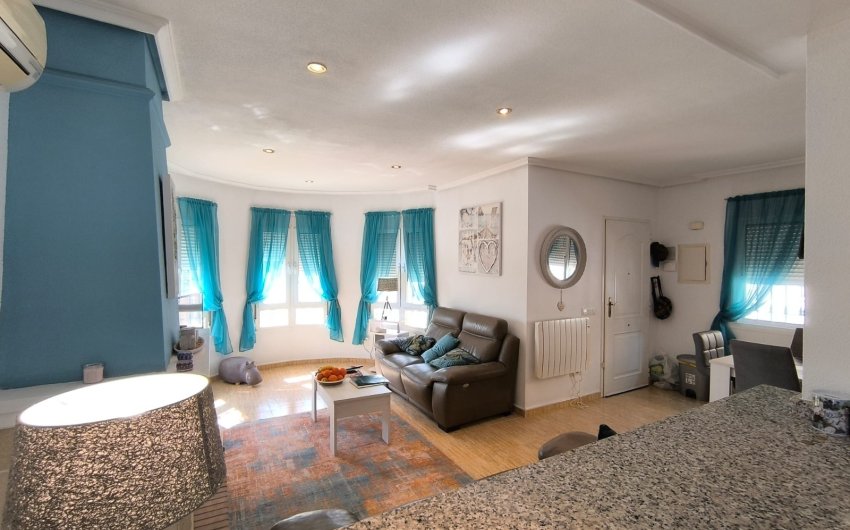 Herverkoop - Villa -
El Raso - Costa Blanca