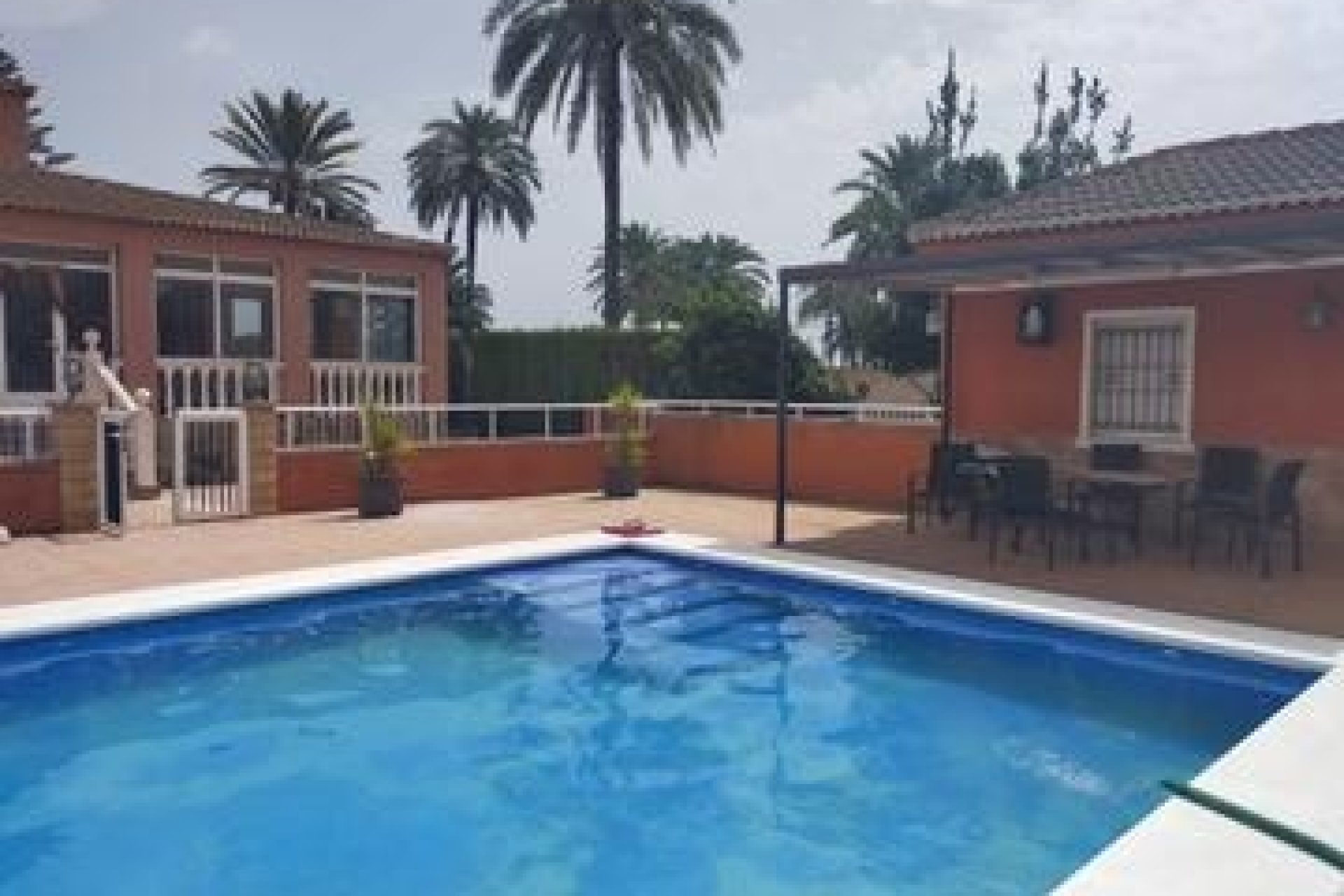 Herverkoop - Villa -
Elche - Costa Blanca