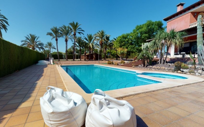 Herverkoop - Villa -
Elche - Costa Blanca