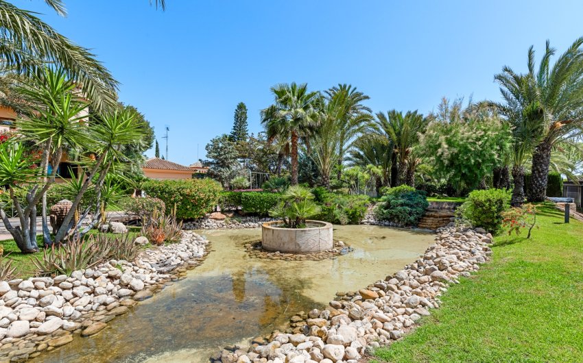 Herverkoop - Villa -
Elche