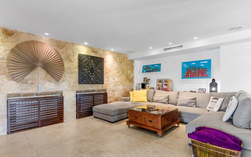 Herverkoop - Villa -
Elche