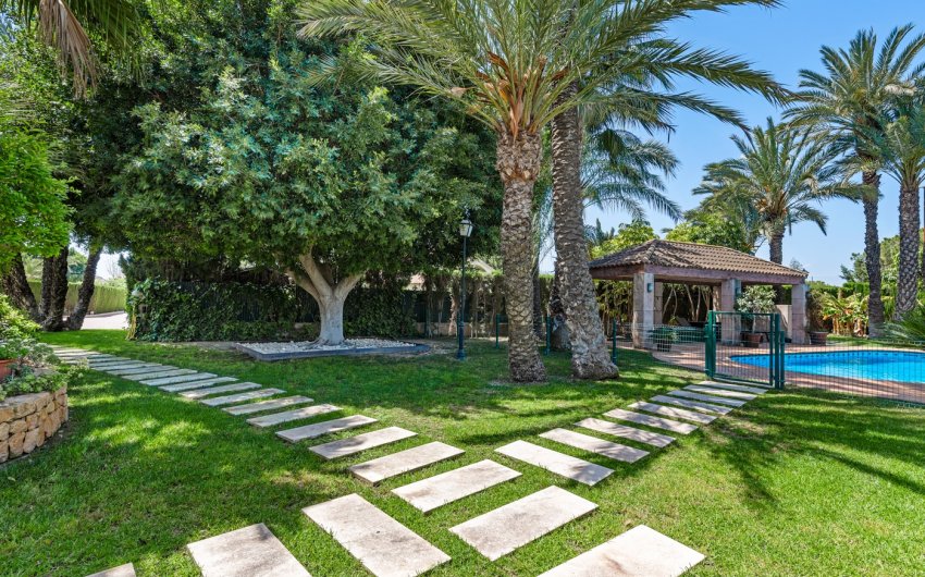 Herverkoop - Villa -
Elche