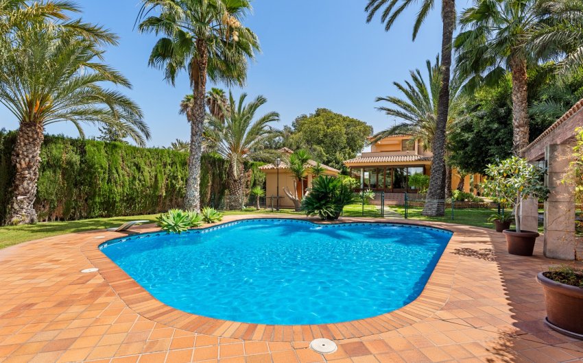 Herverkoop - Villa -
Elche