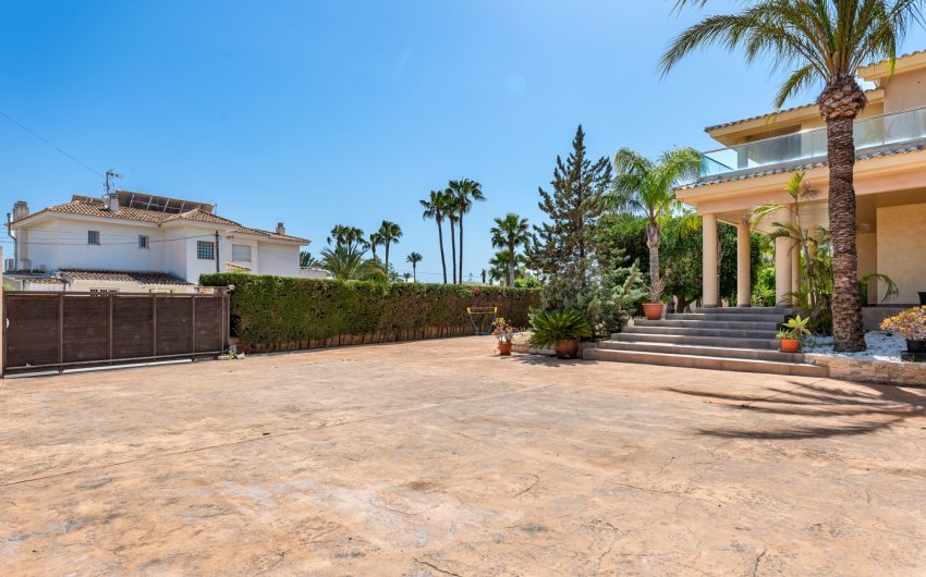 Herverkoop - Villa -
Elche