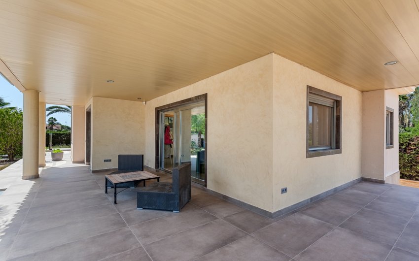 Herverkoop - Villa -
Elche