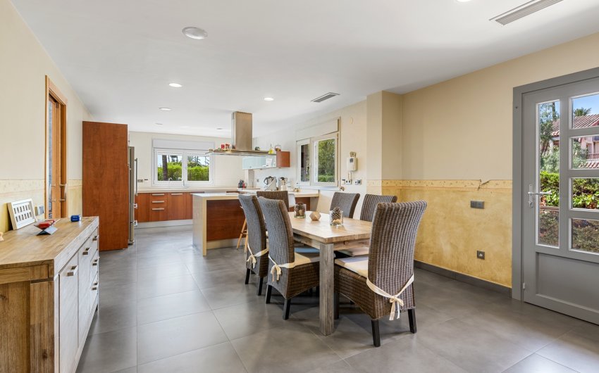 Herverkoop - Villa -
Elche