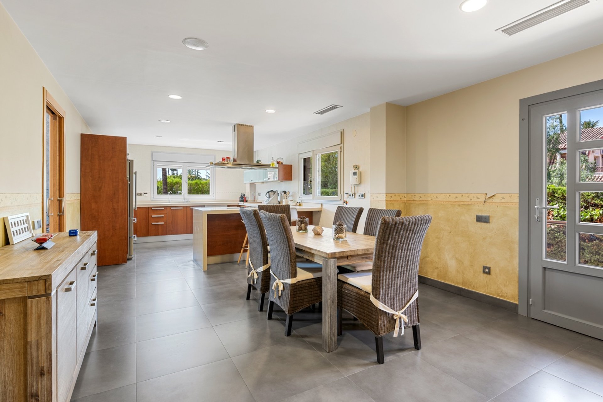 Herverkoop - Villa -
Elche