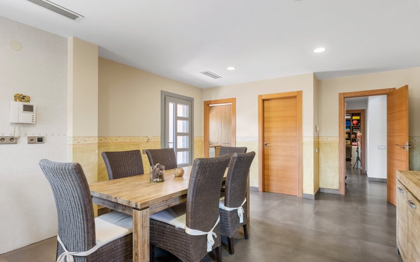 Herverkoop - Villa -
Elche