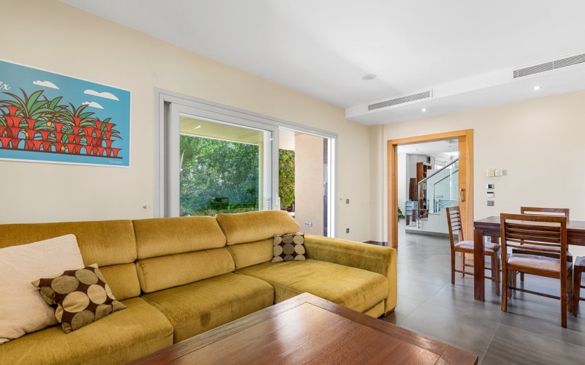 Herverkoop - Villa -
Elche