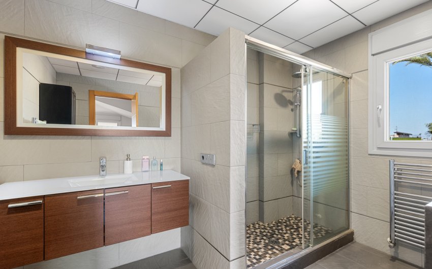 Herverkoop - Villa -
Elche