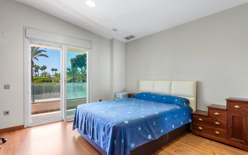 Herverkoop - Villa -
Elche