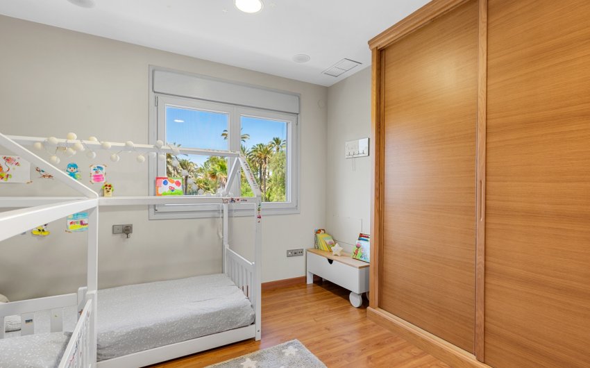 Herverkoop - Villa -
Elche