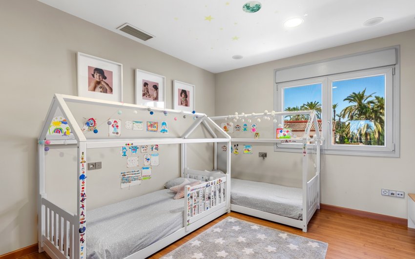 Herverkoop - Villa -
Elche