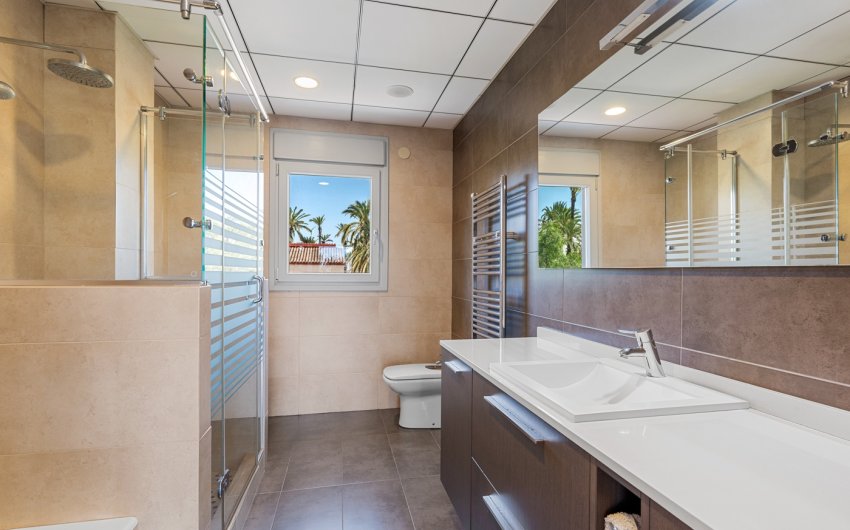 Herverkoop - Villa -
Elche