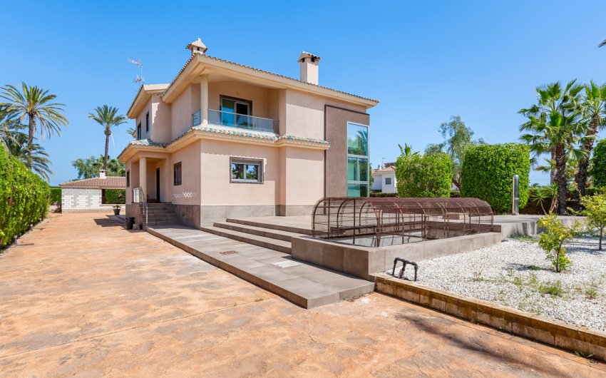 Herverkoop - Villa -
Elche