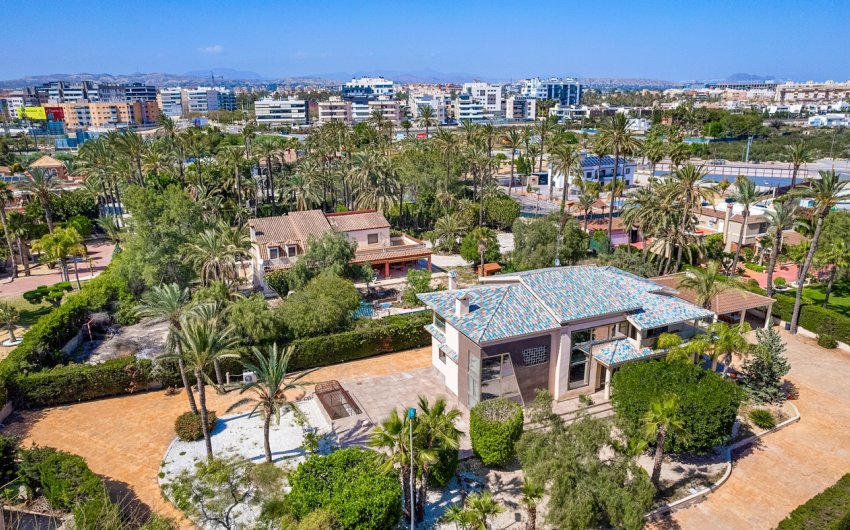 Herverkoop - Villa -
Elche