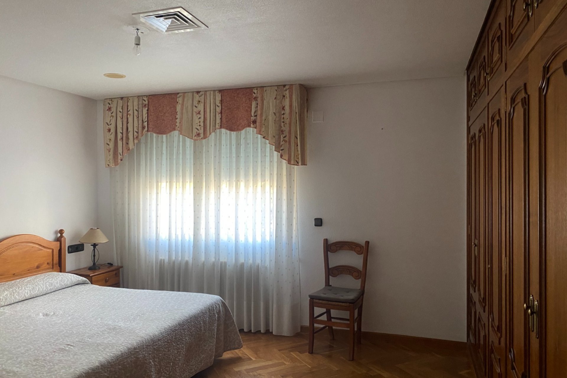 Herverkoop - Villa -
Elda