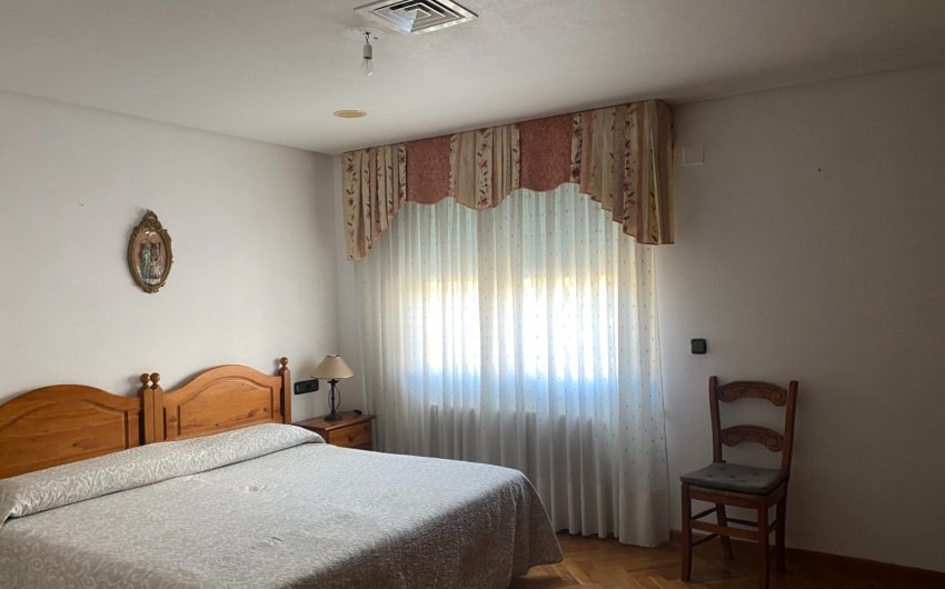 Herverkoop - Villa -
Elda