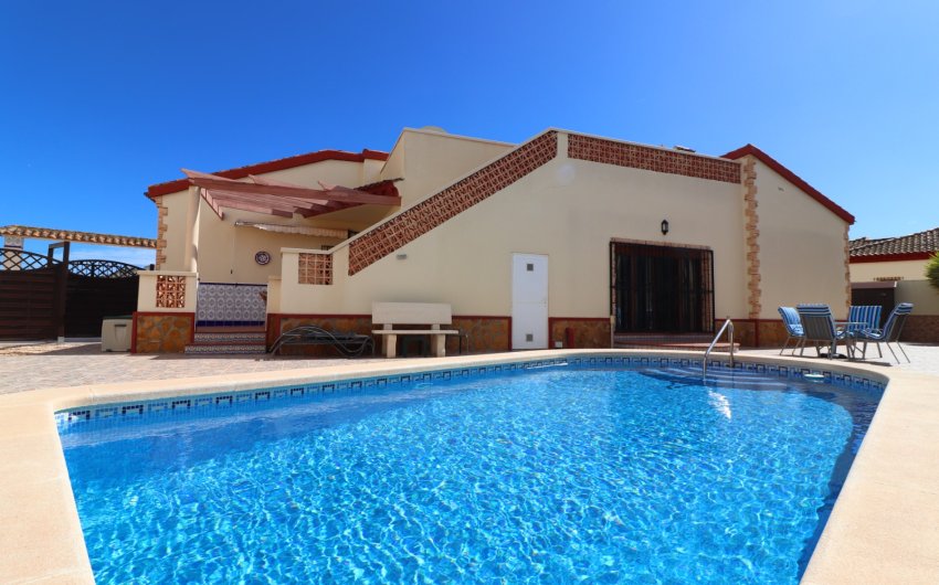 Herverkoop - Villa -
Formentera del Segura - Euroroda