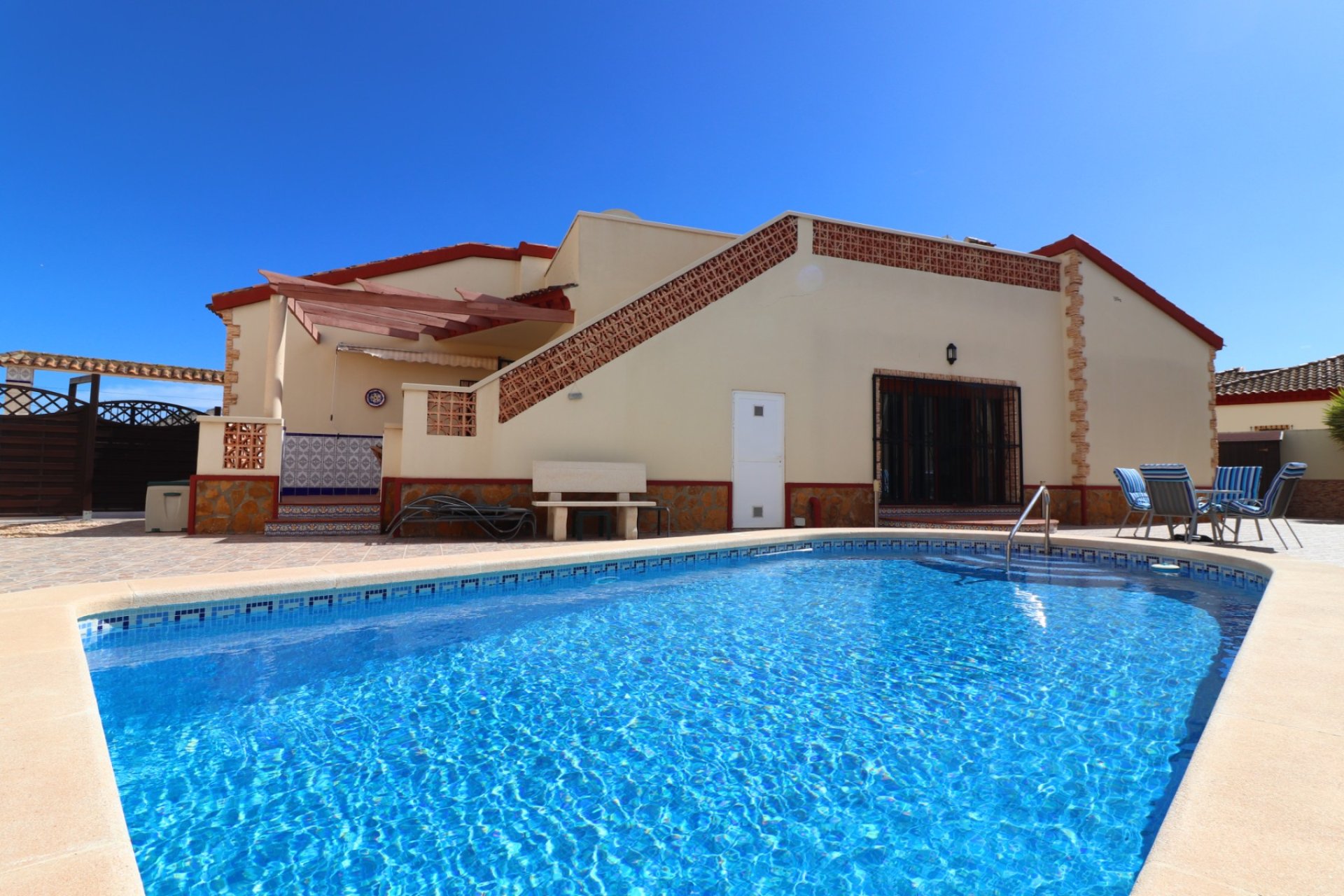 Herverkoop - Villa -
Formentera del Segura - Euroroda