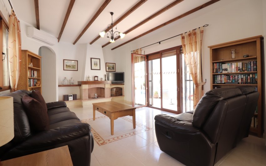 Herverkoop - Villa -
Formentera del Segura - Euroroda