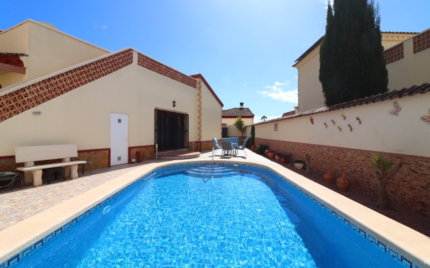 Herverkoop - Villa -
Formentera del Segura - Euroroda