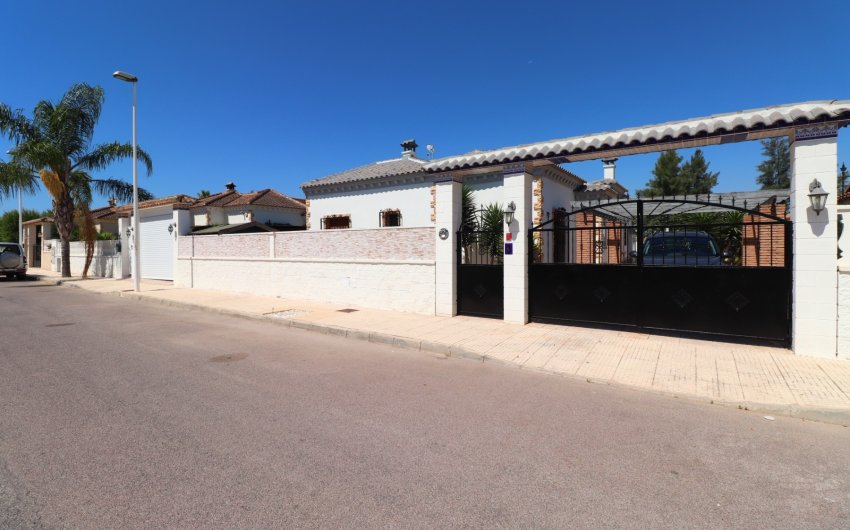 Herverkoop - Villa -
Formentera del Segura - Fincas de La Vega