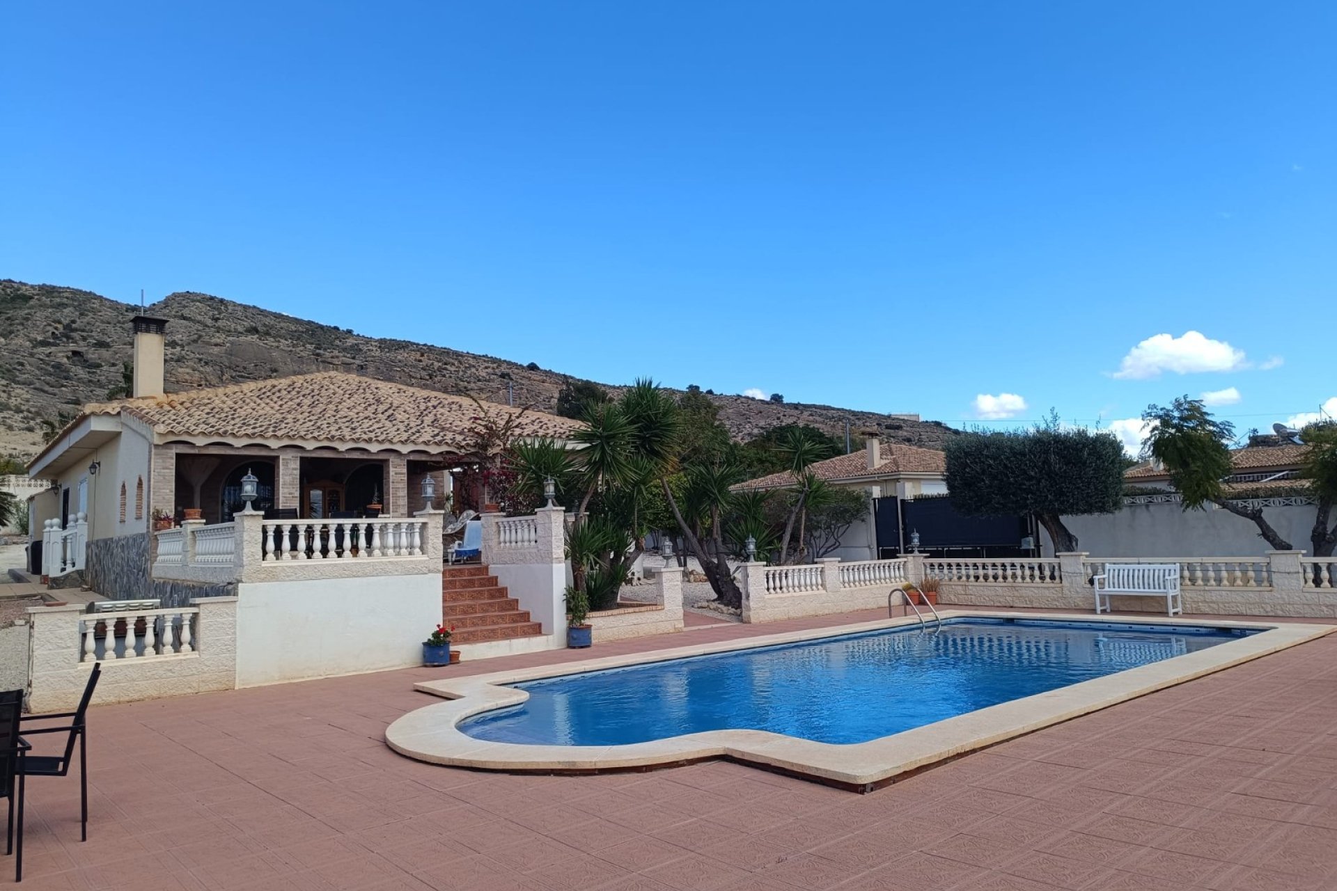 Herverkoop - Villa -
Fortuna