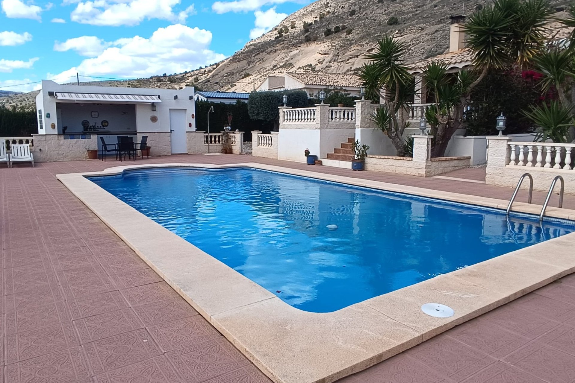 Herverkoop - Villa -
Fortuna