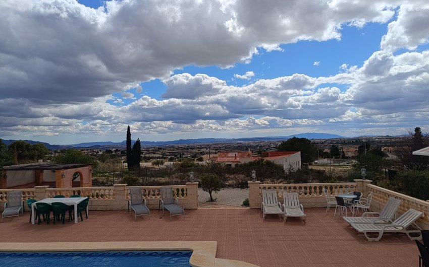 Herverkoop - Villa -
Fortuna