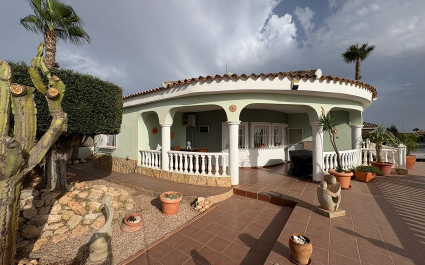 Herverkoop - Villa -
Gea Y Truyols - Inland