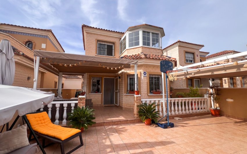 Herverkoop - Villa -
Guardamar del Segura - El Raso