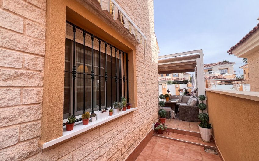 Herverkoop - Villa -
Guardamar del Segura - El Raso