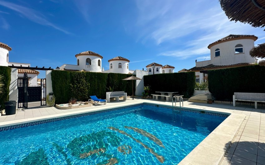 Herverkoop - Villa -
Guardamar del Segura - El Raso