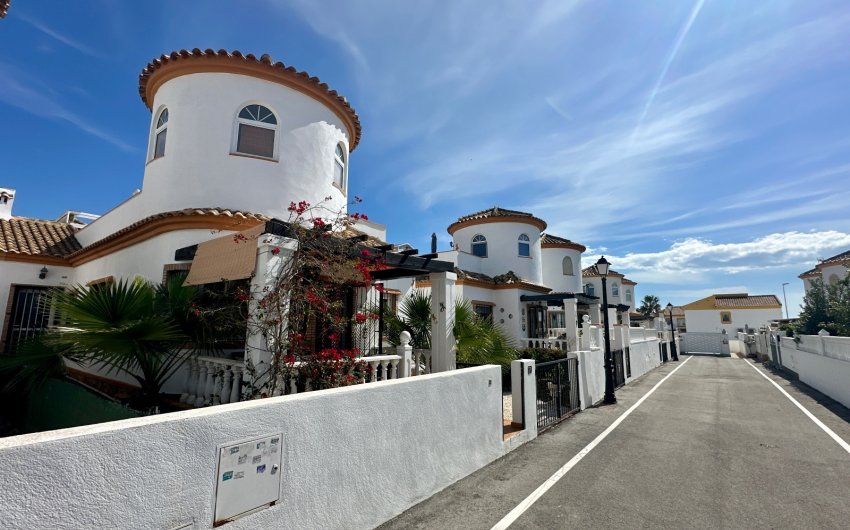 Herverkoop - Villa -
Guardamar del Segura - El Raso