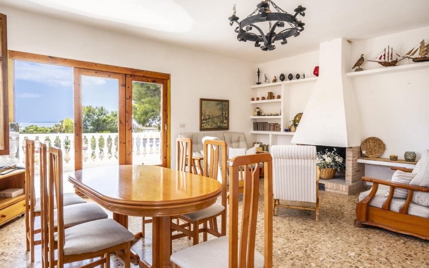 Herverkoop - Villa -
Isla Plana