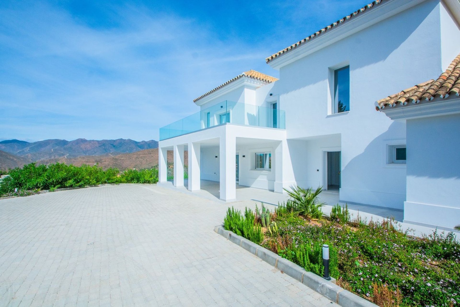 Herverkoop - Villa -
La Mairena - Inland
