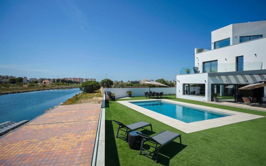 Herverkoop - Villa -
La Manga del Mar Menor - Costa Calida