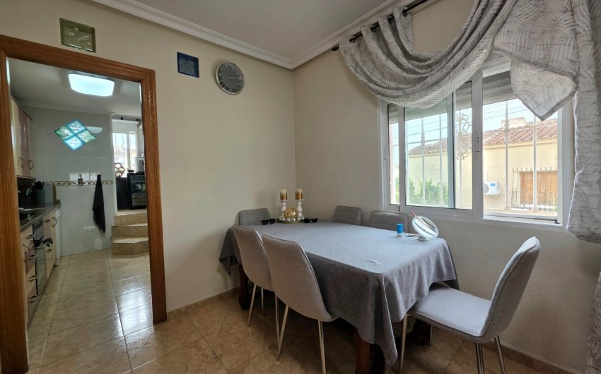 Herverkoop - Villa -
La Marina - La Marina Urb