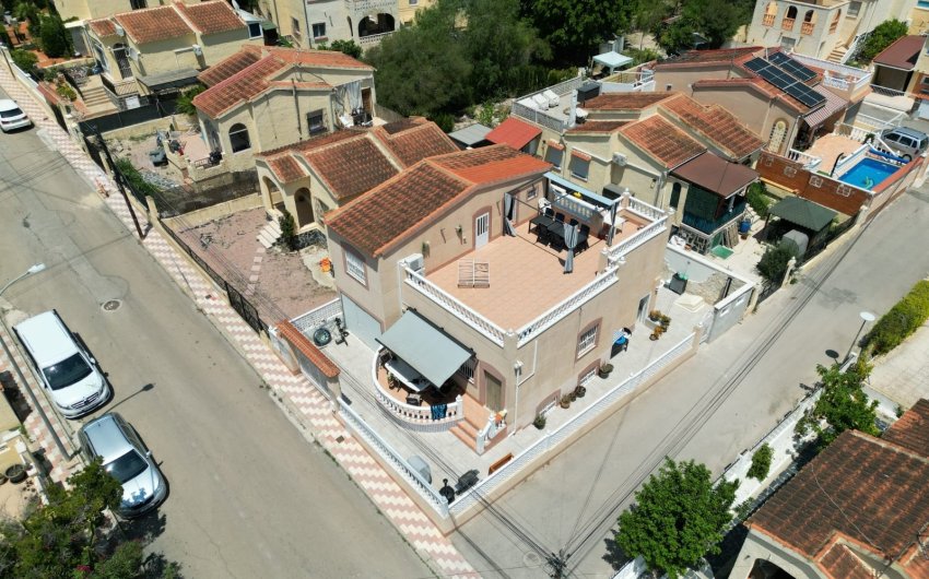 Herverkoop - Villa -
La Marina - La Marina Urb
