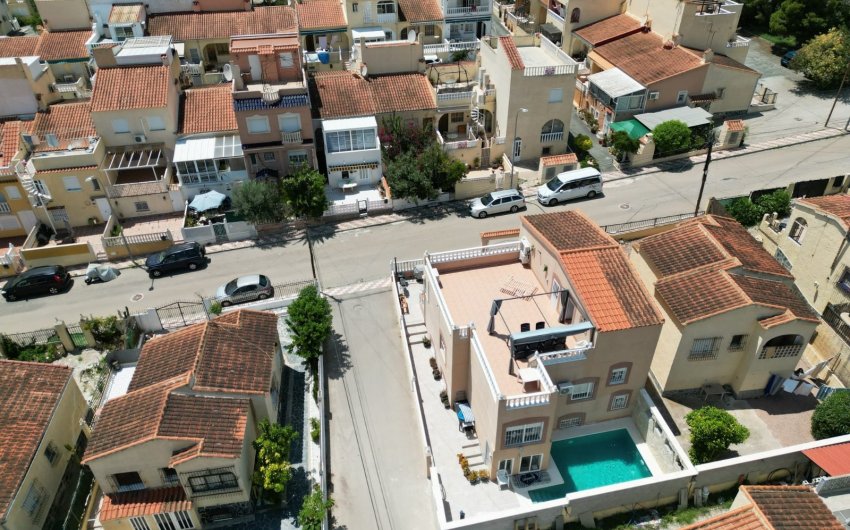 Herverkoop - Villa -
La Marina - La Marina Urb